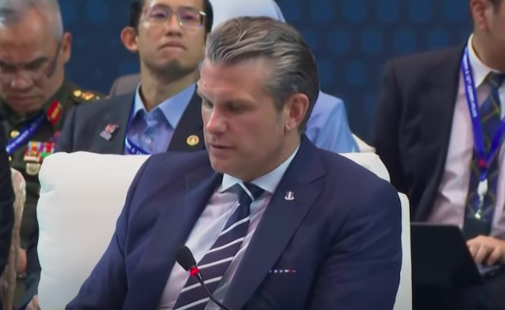 Trump dag 286: Trump dreigt Nigeria aan te vallen, ICE wil bountyhunters inzetten, Trump noemt kritiek op hem 'probably illegal', 16.000 Amerikaanse militairen bij Venezuela, ICE gebruikt gezichtsherkenningssoftware