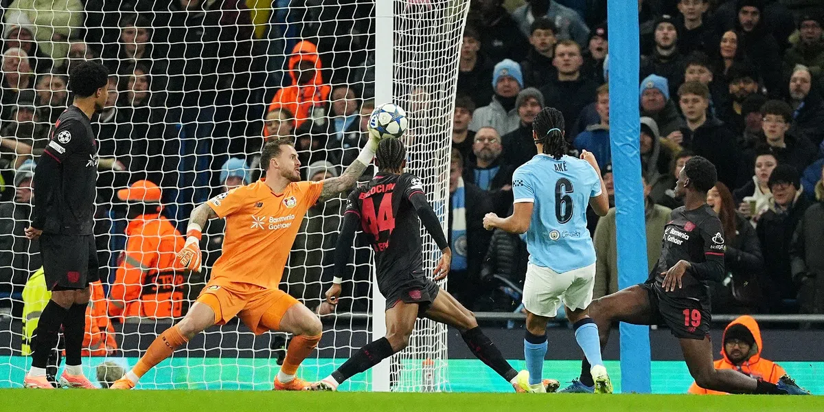 X-gebruikers lyrisch over Leverkusen-doelman Flekken