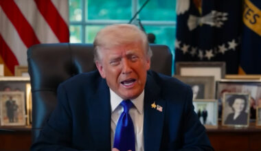 Trump dag 314: Trump laat visa voor Afghanen vernietigen, zegt dat luchtruim Venezuela gesloten is, lanceert Hall of Shame website over media, ministerie van Arbeid twittert over 'gevecht voor westerse beschaving', plan voor Oekraïne 'draait om geld voor Trump', goedkeuringspercentage Trump daalt naar 36%