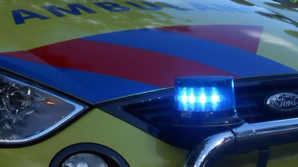 Auto vliegt over de kop op A2, twee inzittenden (17 en 18 jaar) gewond