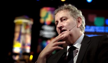 Amsterdamse oud-burgemeester Van der Laan krijgt geen standbeeld rond stadhuis