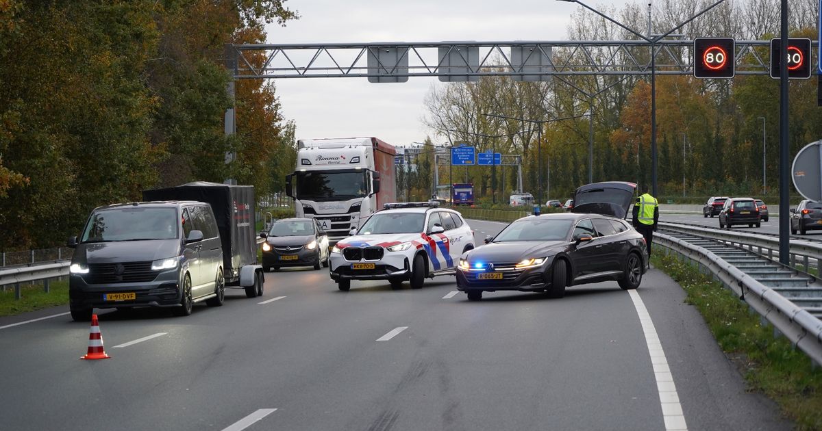 112-nieuws: Meerdere ongelukken op N7 richting Drachten • Vrachtwagen en auto botsen in Farmsum
