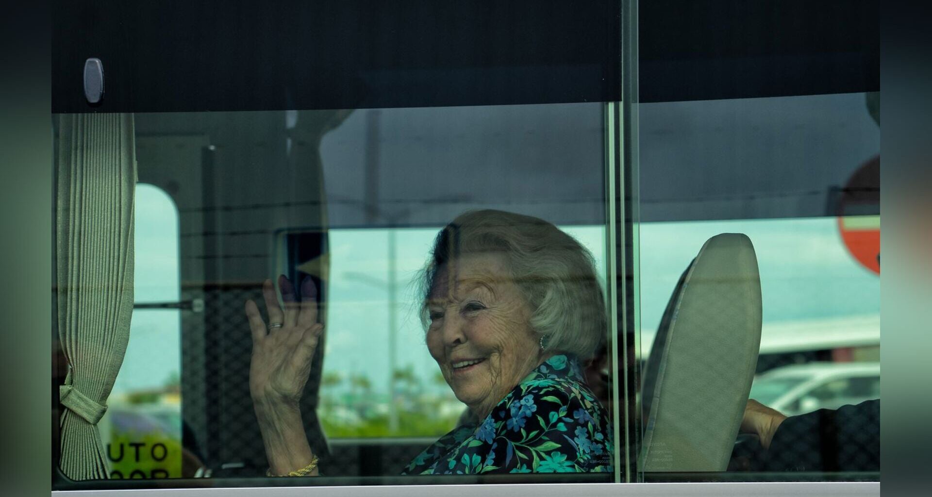Prinses Beatrix aangekomen op Bonaire voor natuurbezoek