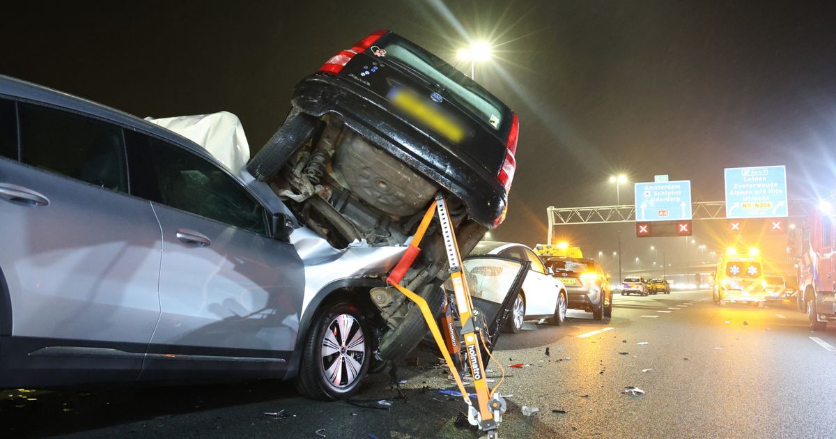 5 gewonden bij ernstig ongeluk A4, snelweg helemaal dicht - Omroep West