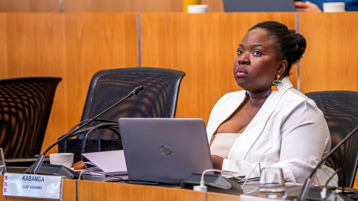 Carla Kabamba weg uit bestuur gemeenteraad omdat ze zich wil uitspreken over ombudsman