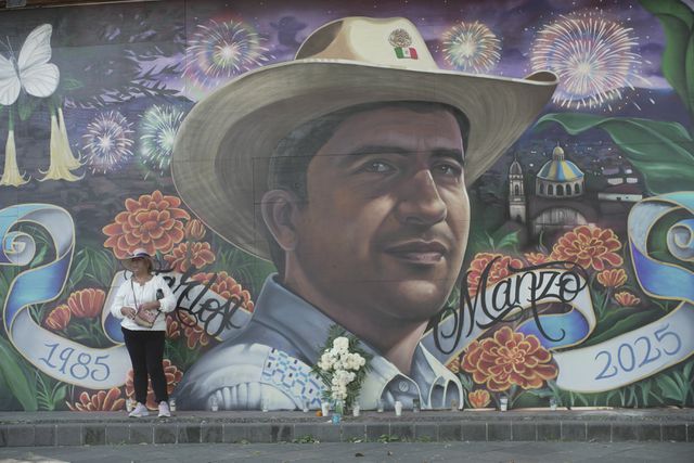Muurschildering van de vermoorde Carlos Manzo in Mexico-Stad.