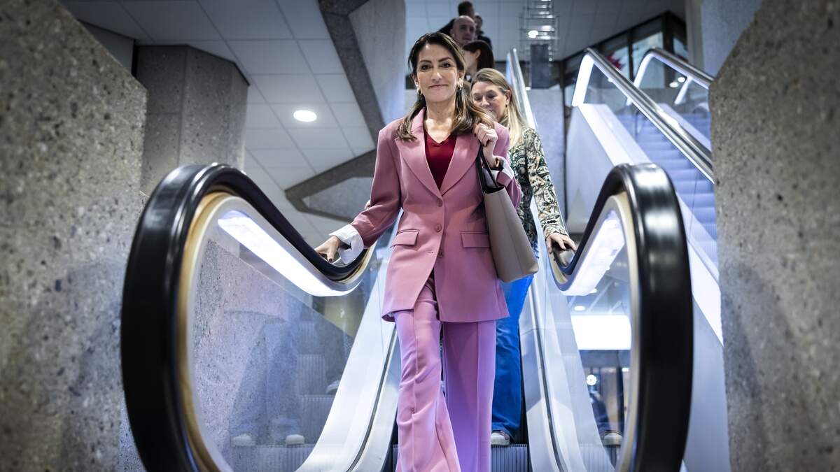 Dilan Yesilgöz (VVD) na afloop van een gesprek met verkenner Wouter Koolmees.