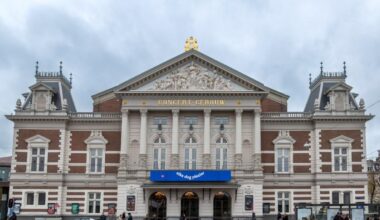 Deel Concertgebouw-medewerkers boos op directie nu omstreden zanger tóch komt optreden - AT5