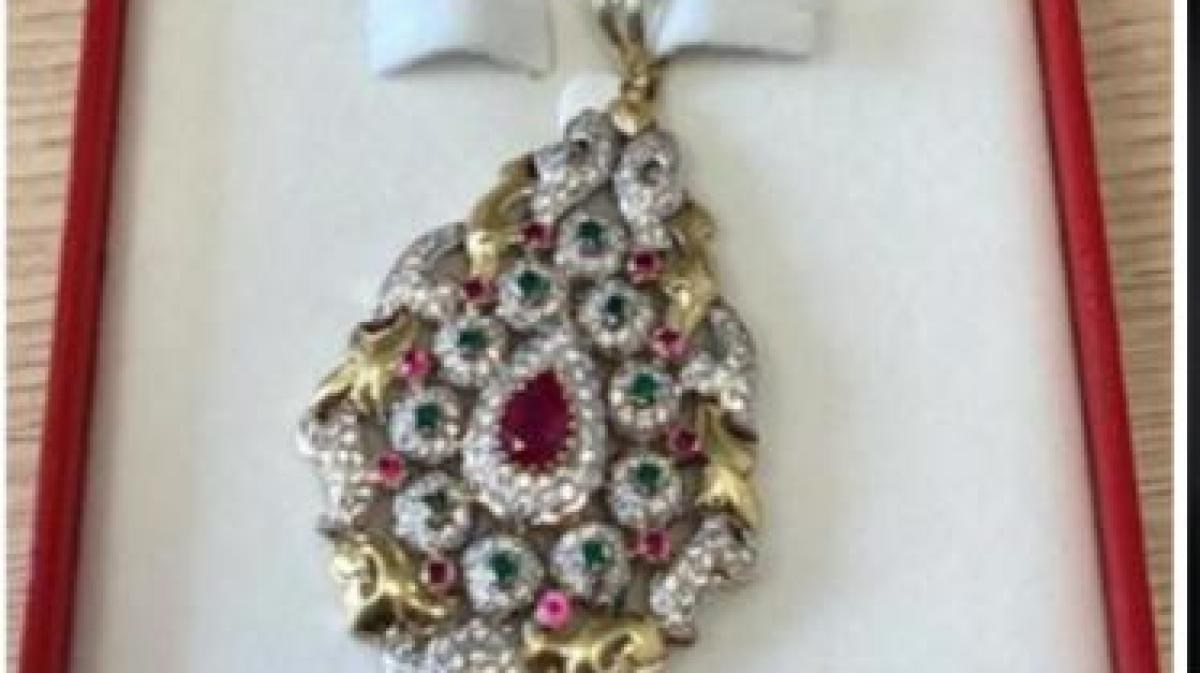 21-jarige monteur steelt voor duizenden euro's aan sieraden van bewoners