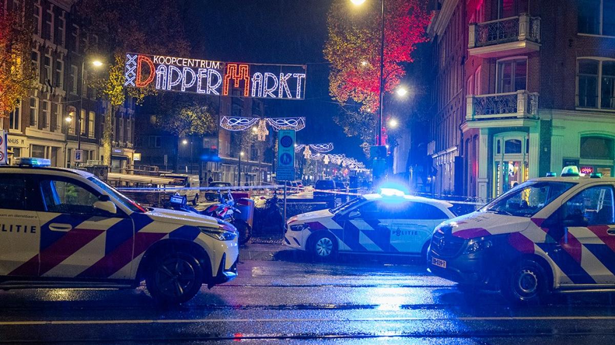 Man (27) meerdere keren geraakt bij schietpartij Dapperstraat