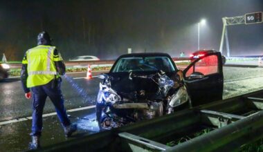 Twee gewonden na botsing op A10 Noord, mogelijk gevolg van slecht weer