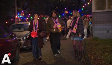 Lampionnenoptocht door vrouwen en meisjes in Noord als protest tegen geweld en intimidatie