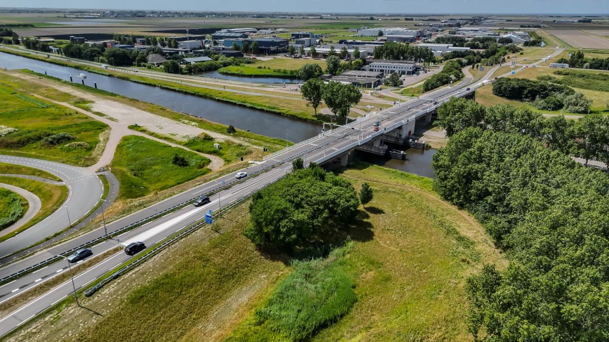 Wegafsluiting en volle veerboot: extra reistijd voor bezoekers Sinterklaasintocht