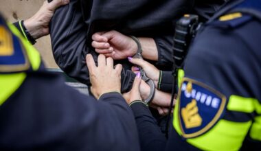 Vrouw (32) aangehouden voor explosie in IJmuiden • Automobilist zwaargewond na ongeluk