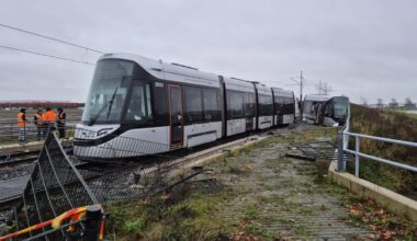 Tram in Uithoorn gerepareerd na zwaar verkeersongeluk