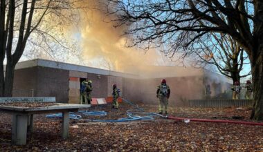 Veel rook bij grote brand in leegstaande school Hoofddorp