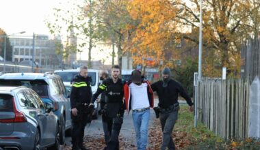 Paniek onder passagiers omdat verdachte 'bom' roept in trein, drie aanhoudingen