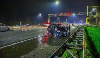 Twee gewonden na verkeersongeluk A10, mogelijk gevolg van slecht weer