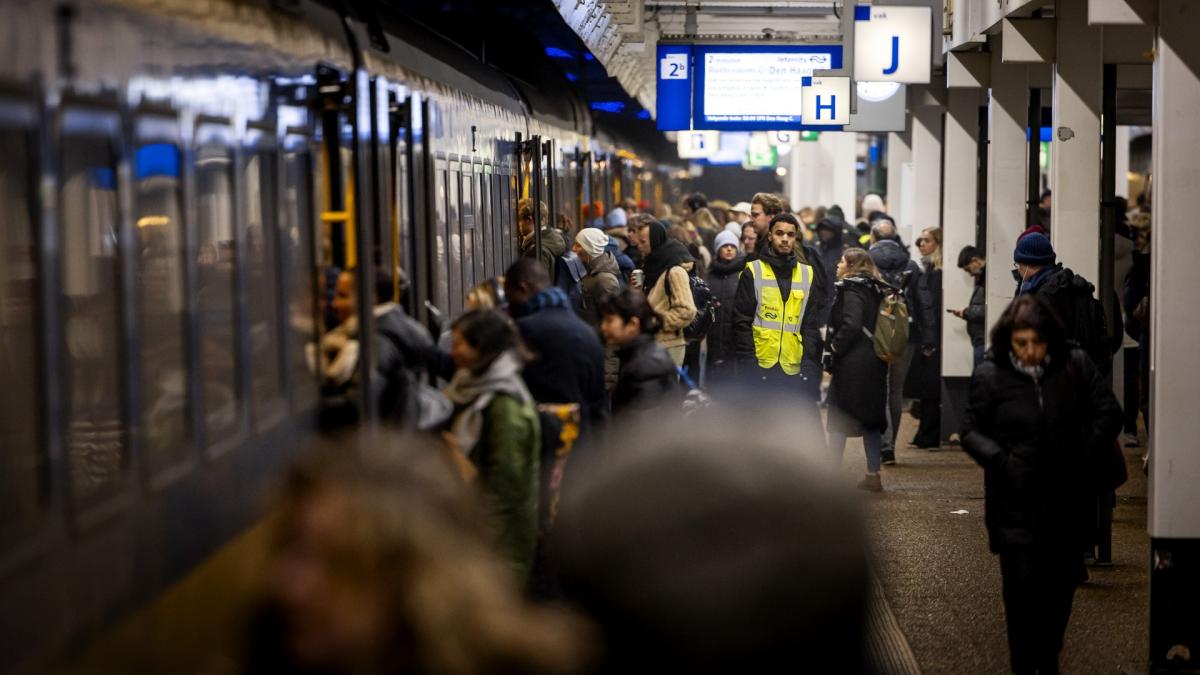 Treinreizigers opgelet: dit weekend extra drukte op meerdere stations rondom Amsterdam