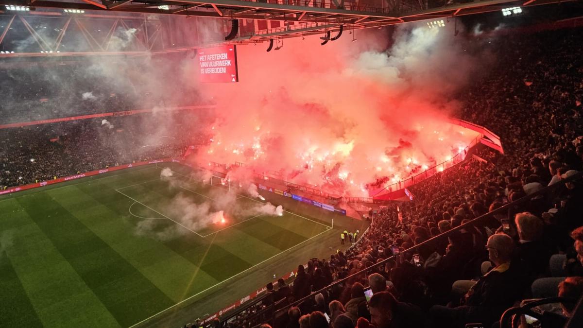 🔴 Heftig vuurwerk legt Ajax - FC Groningen al langere tijd stil
