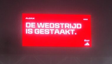 🔴 Heftig vuurwerk zorgt voor definitieve staking bij Ajax - FC Groningen