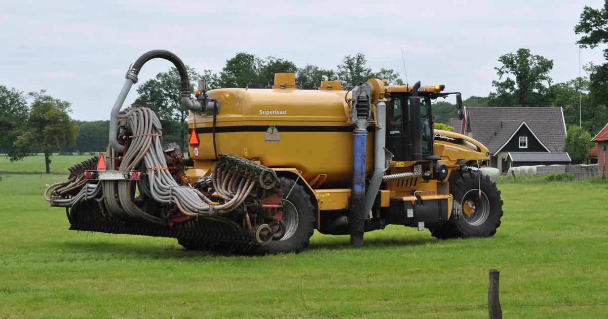 Boeren mogen jarenlang geen mest uitrijden op provinciale grond Overijssel