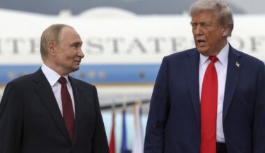 Presidenten Vladimir Poetin (Rusland) en Donald Trump (VS) ontmoetten elkaar afgelopen zomer in Alaska