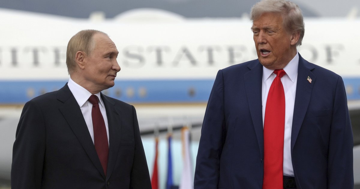 Presidenten Vladimir Poetin (Rusland) en Donald Trump (VS) ontmoetten elkaar afgelopen zomer in Alaska