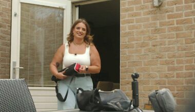 Lotte bereidt zich voor op het filmen van een video