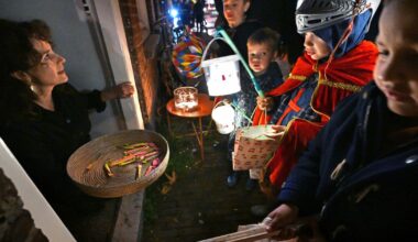 'Sinte, Sinte Maarten, de koeien hebben staarten', maar waarom zingen kinderen dat?