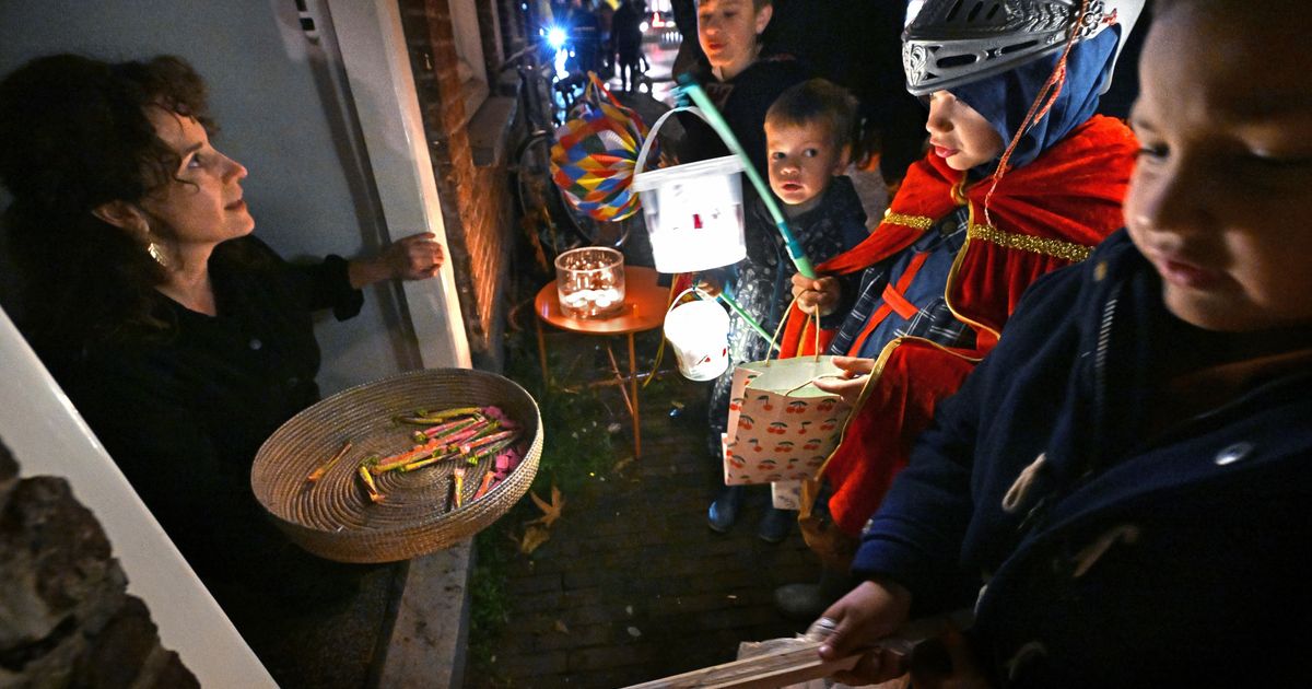 'Sinte, Sinte Maarten, de koeien hebben staarten', maar waarom zingen kinderen dat?