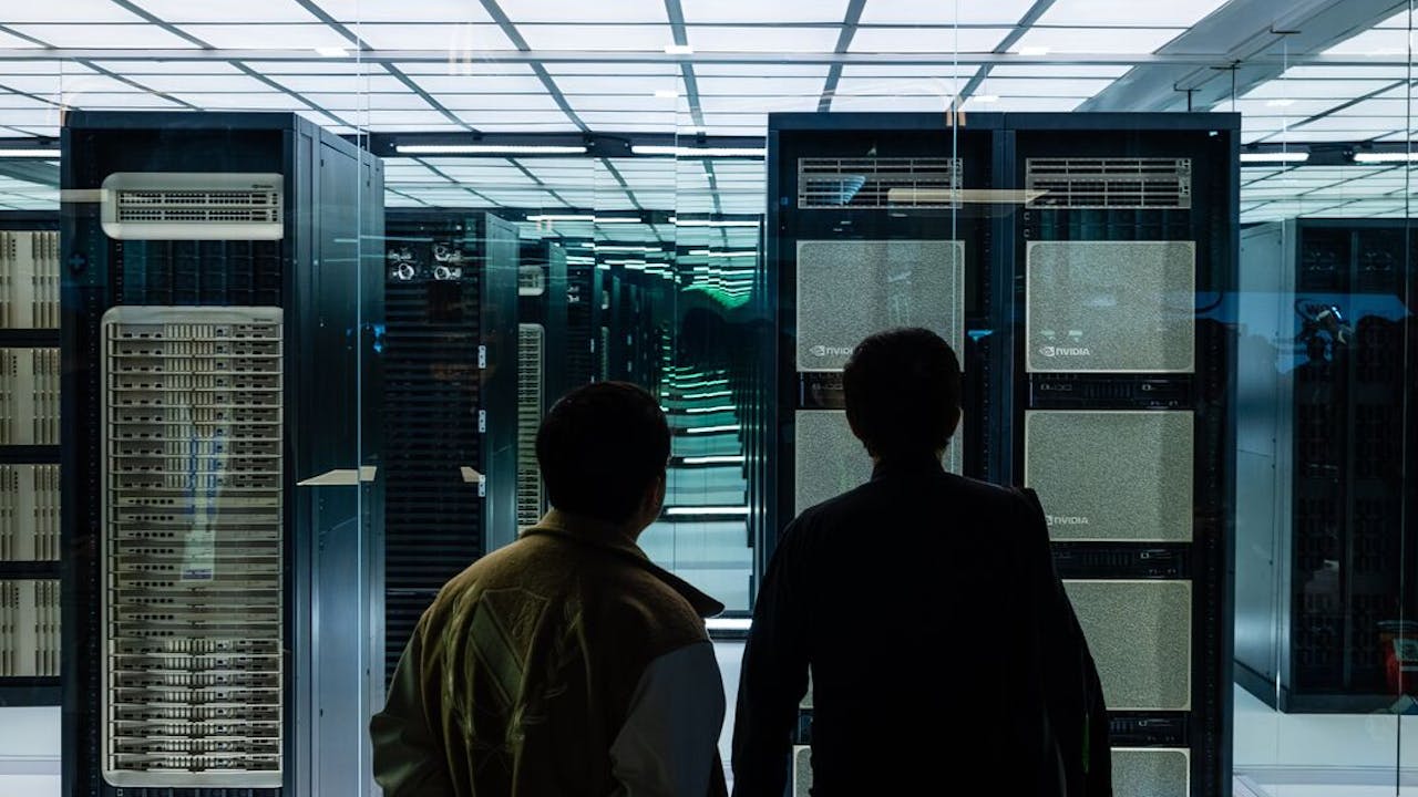 Heel veel geld, heel grote spelers, heel veel te bewijzen: de verweven risico’s van AI - Het Financieele Dagblad