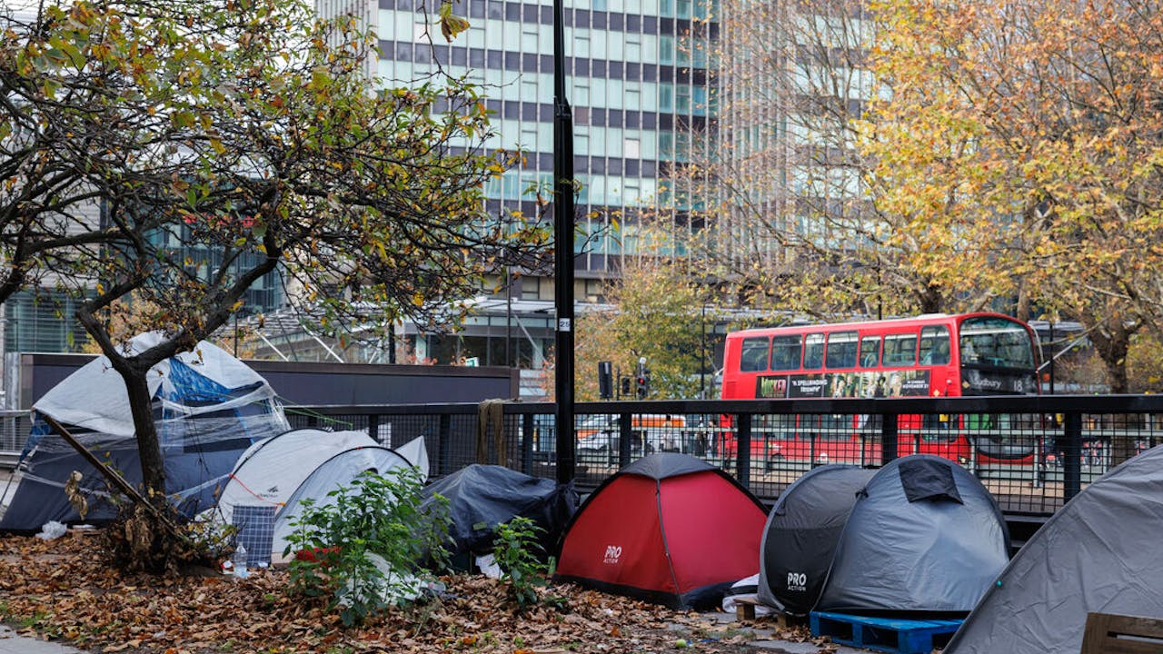 Britse regering kondigt grote aanscherping asielbeleid aan - Het Financieele Dagblad