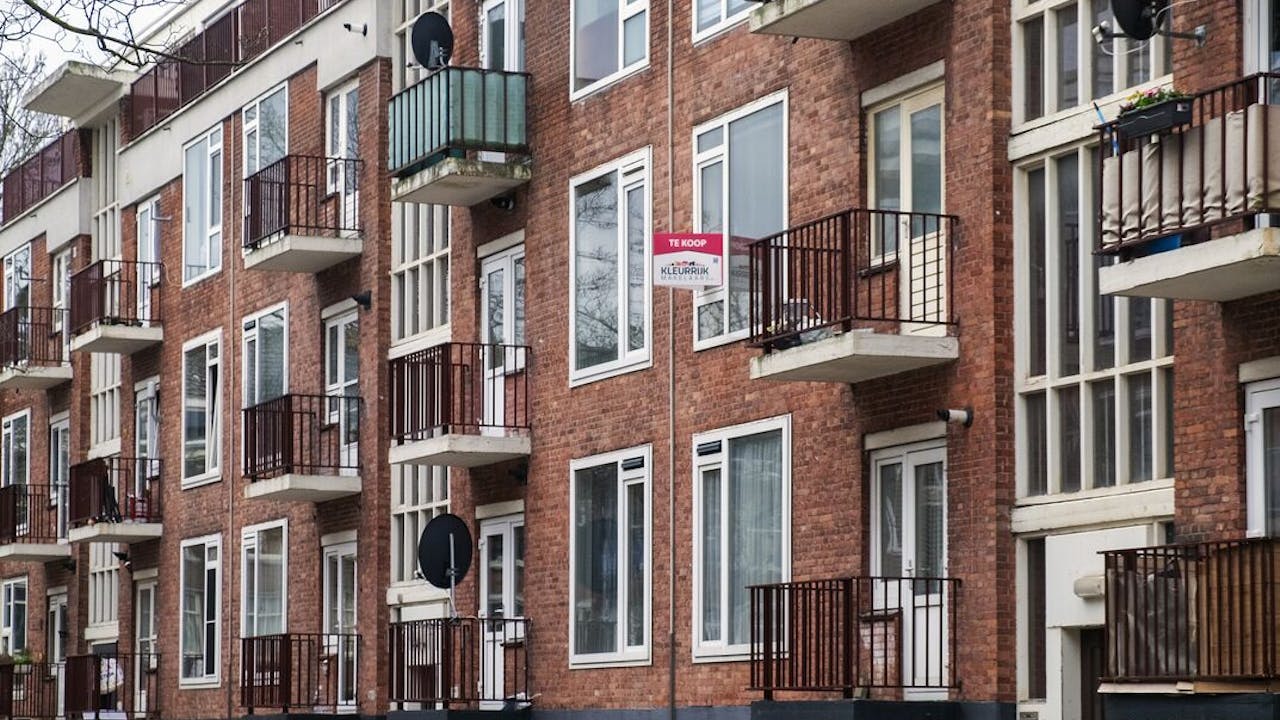 Particuliere beleggers verkopen opnieuw recordaantal huurwoningen: 1 op 7 in grote steden - Het Financieele Dagblad