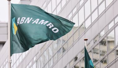 ‘ABN Amro wijst niet alleen duizenden mensen buiten de deur, maar ook het klimaat’ - Het Financieele Dagblad