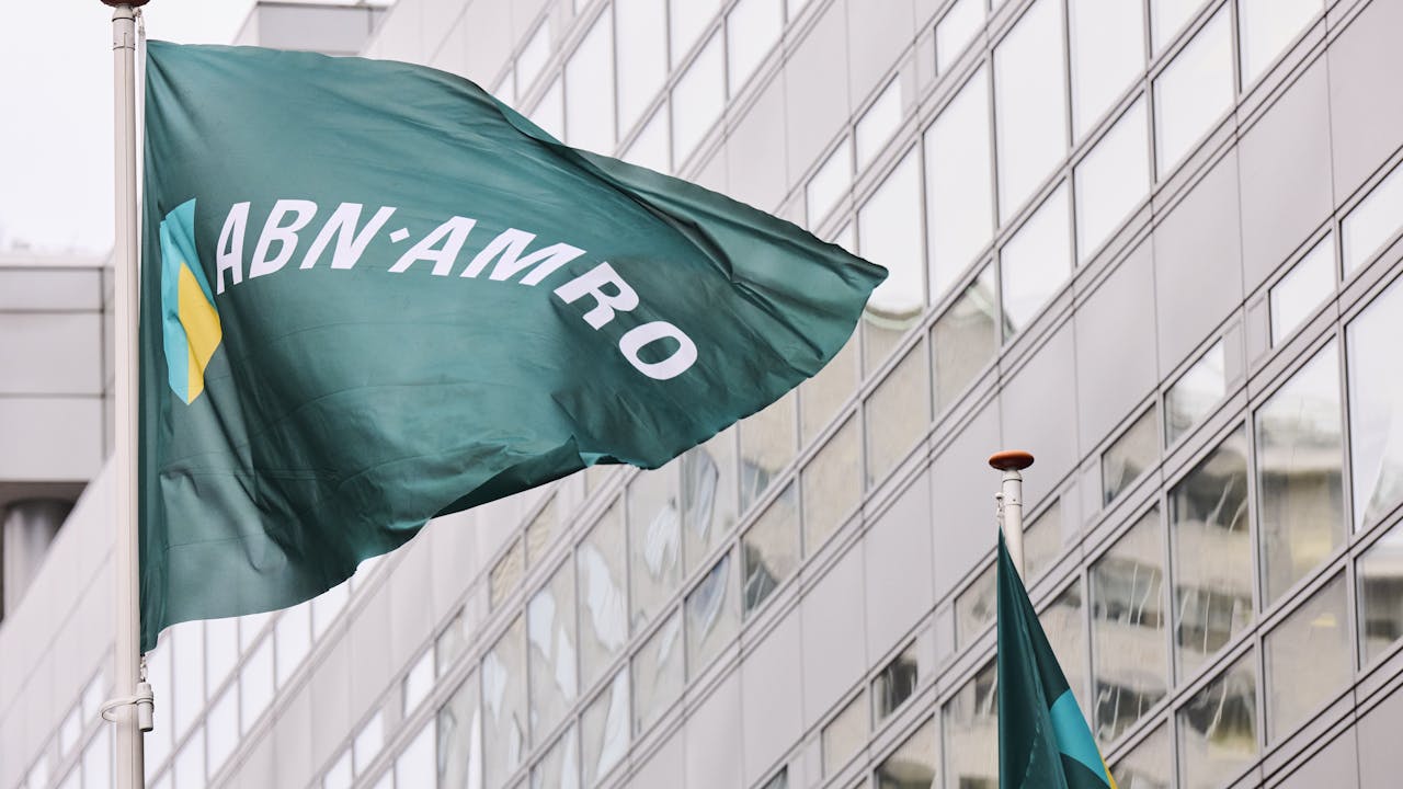 ‘ABN Amro wijst niet alleen duizenden mensen buiten de deur, maar ook het klimaat’ - Het Financieele Dagblad