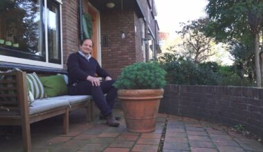 Bewoners geschrokken van parkeerbrief: 'Gemeente dwingt ons auto in de tuin te zetten'