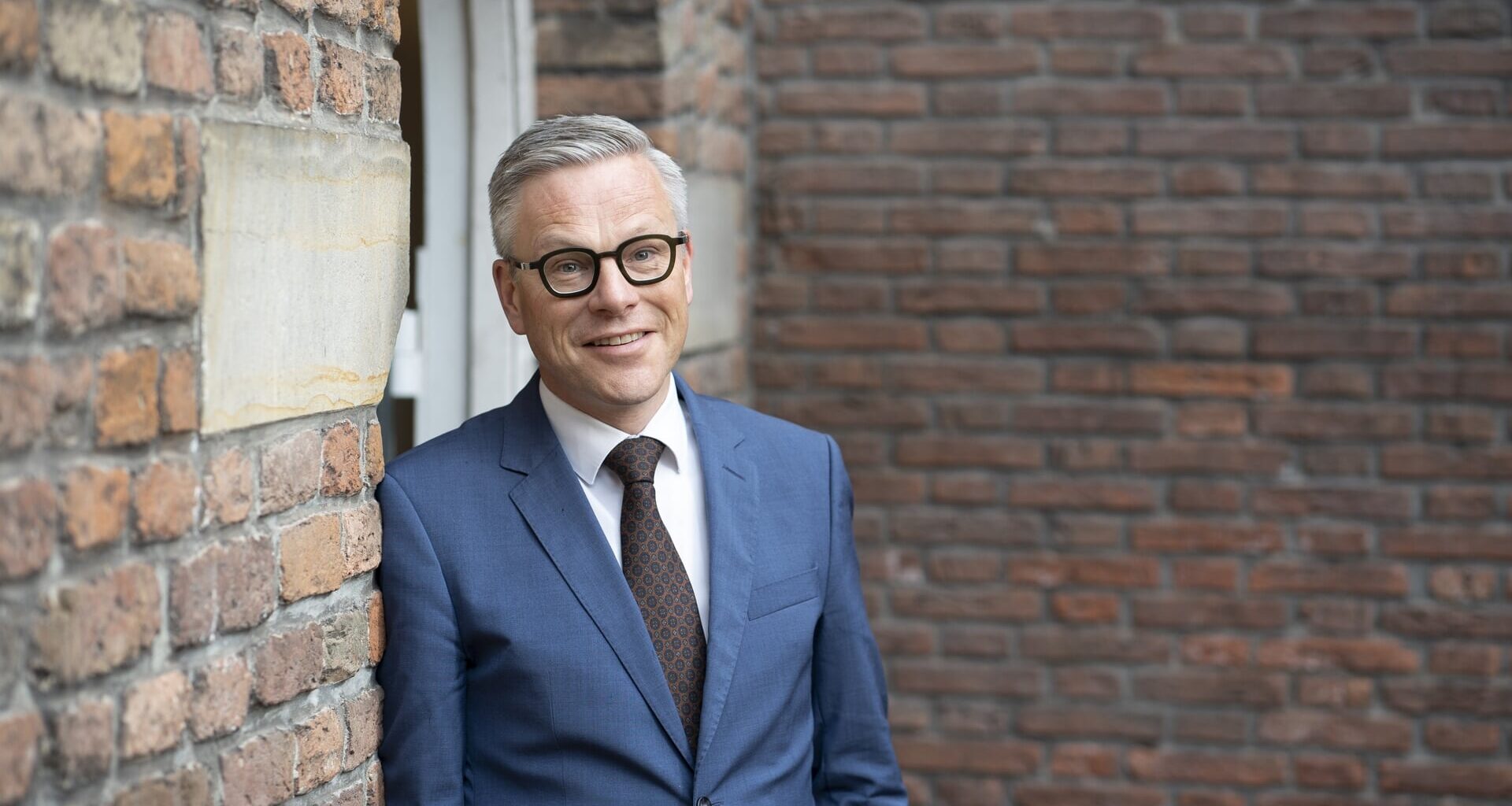 Arnold Huijgen is Theoloog der Nederlanden. ‘Als de vloedgolf komt, hebben we meer nodig dan optimisme’