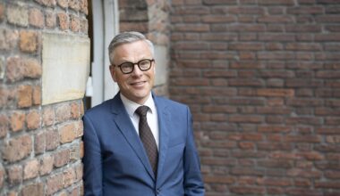 Arnold Huijgen is Theoloog der Nederlanden. ‘Als de vloedgolf komt, hebben we meer nodig dan optimisme’