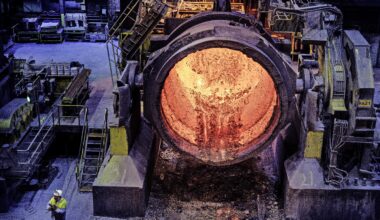 Verbetering van de winstgevendheid toont volgens Tata Steel Nederland, waar nog eens 1200 banen op het spel staan, dat kostenreducties werken.