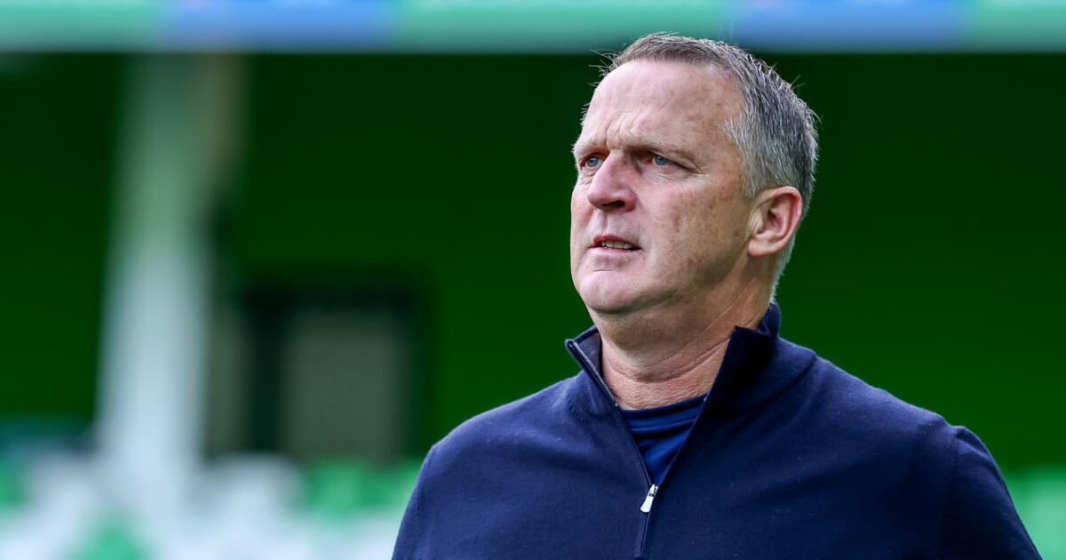 Van den Brom verklaart FC Twente-wissel: "Gaf hij in…