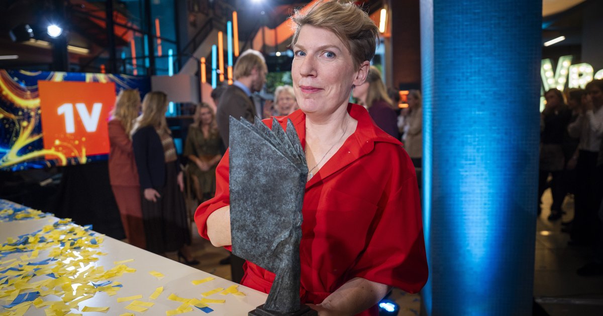 Paulien Cornelisse wint de NS Publieksprijs 2025 met het boek 'De verwarde cavia - terug op kantoor'