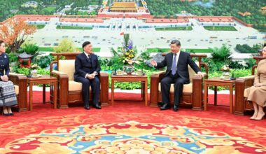 Thaise koningin prachtig gekleed tijdens staatsbezoek China