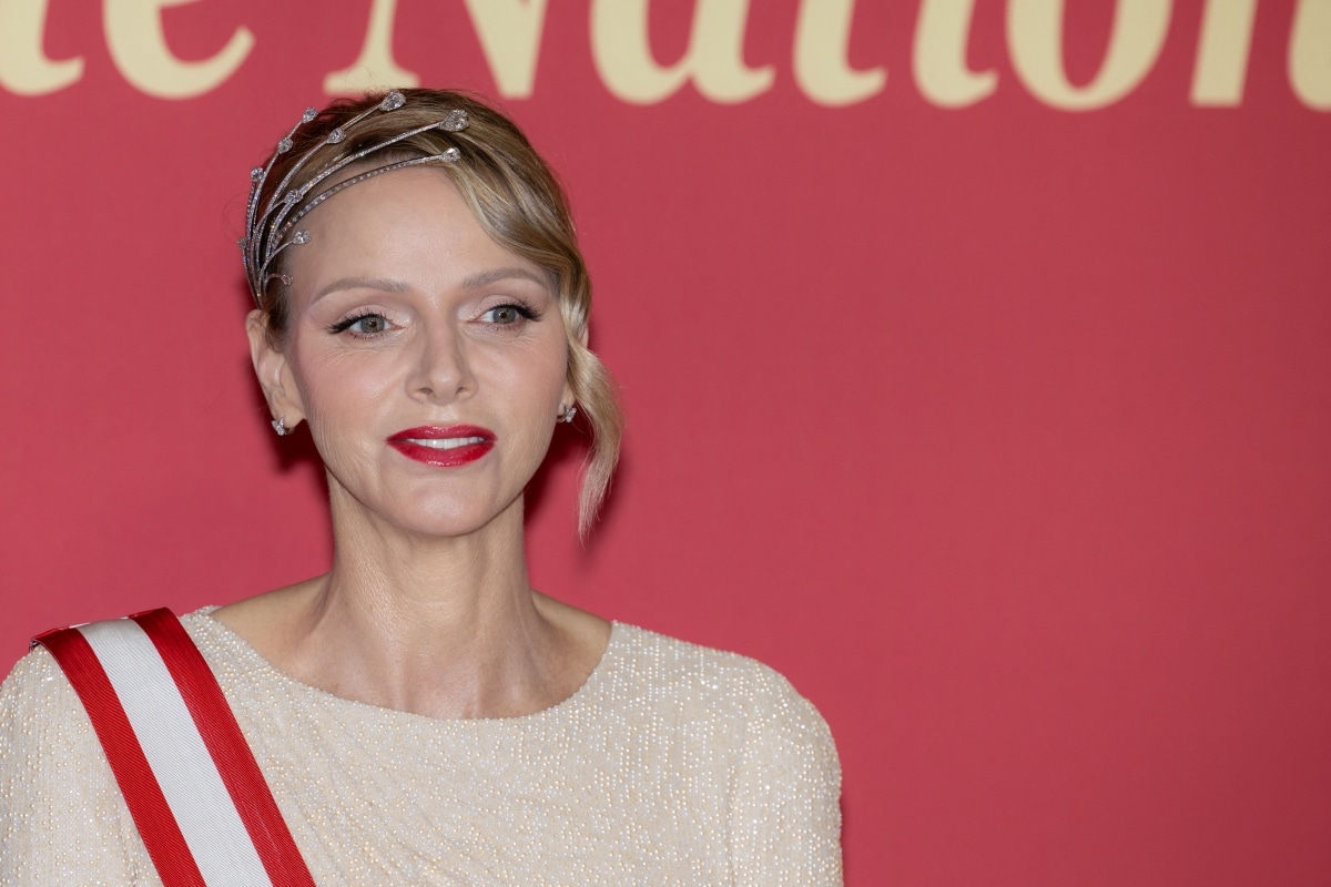 Eindelijk draagt Charlene weer een tiara