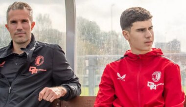 Van Persie mogelijk bij wedstrijdselectie tegen NEC