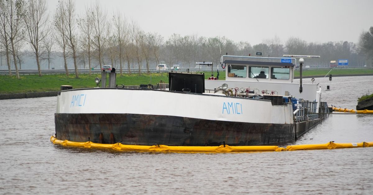Schip deels gezonken bij Veendam, vaarverkeer voorlopig gestremd