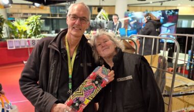 Stel doneert karren vol cadeaus: 'Kind mag niet zeggen dat Sinterklaas hem vergeten is' - Omroep West