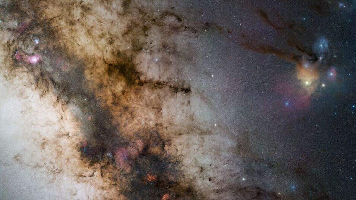 Nieuwe studie zet gangbare kosmische modellen op hun kop en suggereert dat uitdijing van het heelal vertraagt en niet versnelt