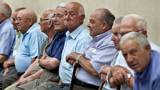 Op je 70ste met pensioen en belastingvoordeel bij doorwerken: Europa worstelt met vergrijzing