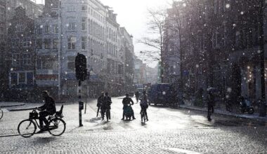 Eerst valt er vooral regen, maar hoe verder het gebied naar het noordoosten schuift, hoe groter de kans op sneeuw wordt. 